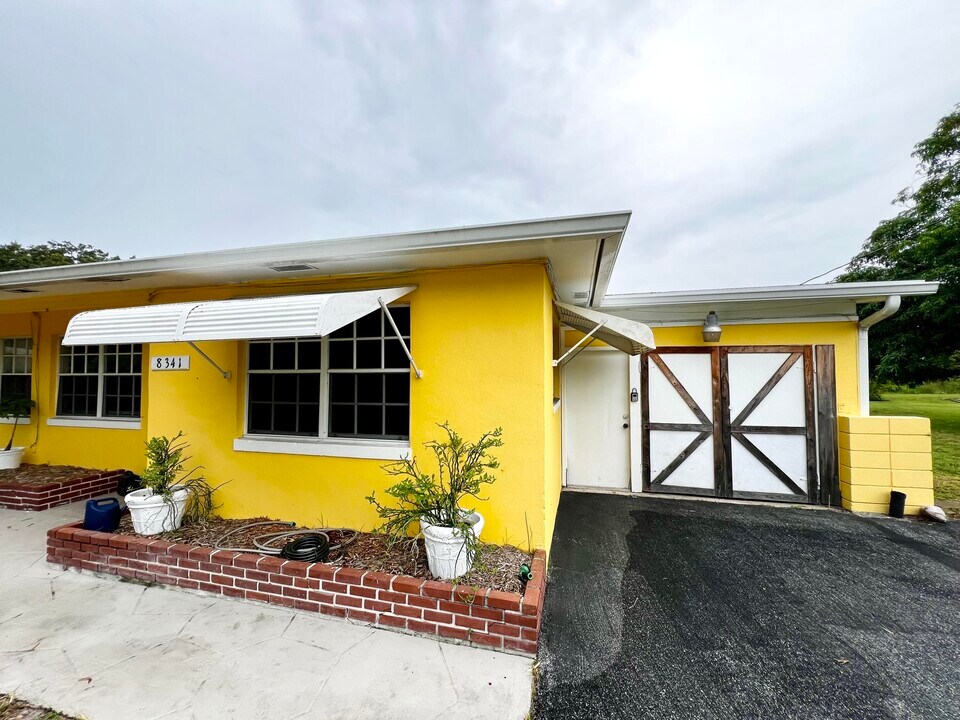 8341 Sunset Dr in Palm Beach Gardens, FL - Building Photo