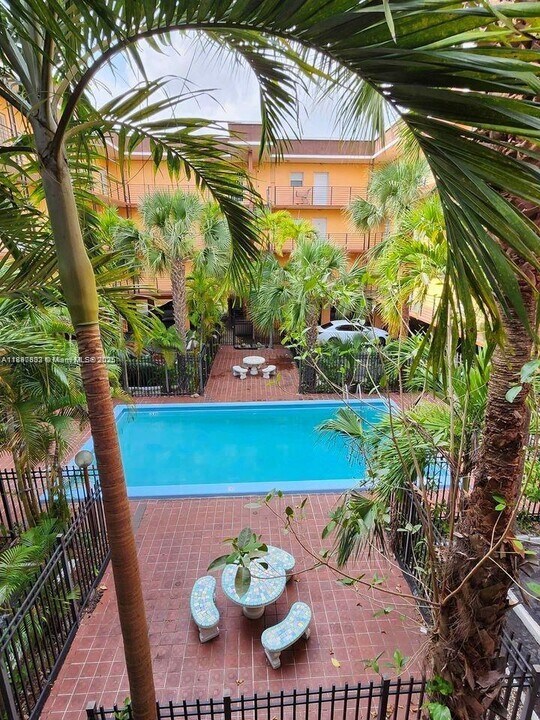 365 NE 125th St-Unit -412 in North Miami, FL - Building Photo