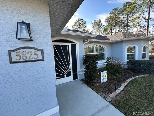 5825 N Larkspur Way in Beverly Hills, FL - Building Photo - Building Photo