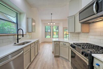 2214 Big Hollow Dr in Austin, TX - Building Photo - Building Photo
