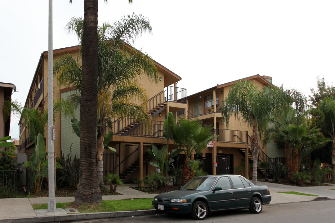 Saint Louis Apartments in Long Beach, CA - Foto de edificio