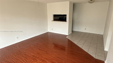 1032 Twin Lakes Dr in Coral Springs, FL - Building Photo - Building Photo