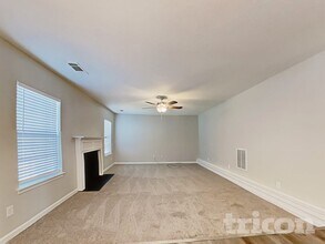 6936 Foxmoor Way in Douglasville, GA - Foto de edificio - Building Photo