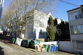 Barton Court in Seattle, WA - Building Photo - Building Photo