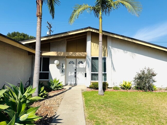 1905 N Croydon Ave in Camarillo, CA - Building Photo - Building Photo