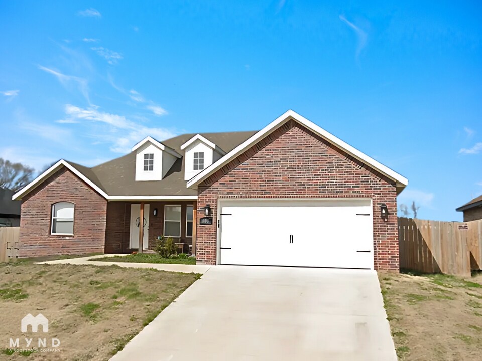 803 W Jillian St in Siloam Springs, AR - Building Photo