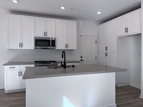 4077 Pomelo Dr in Corona, CA - Building Photo - Building Photo