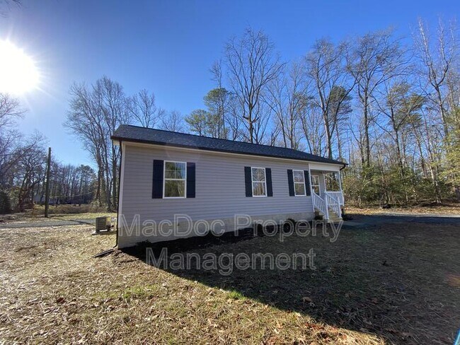 64 Hickory Ln in Colonial Beach, VA - Building Photo - Building Photo