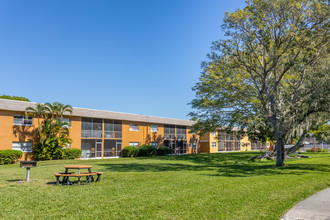 Avalon Villa in Bradenton, FL - Foto de edificio - Building Photo