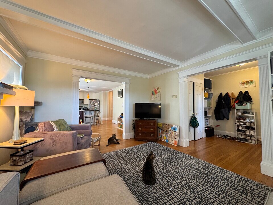 126 Oakley Rd in Belmont, MA - Building Photo