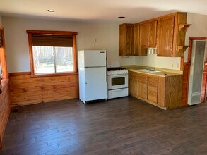 338 Riverside Ave in Big Bear City, CA - Foto de edificio - Building Photo