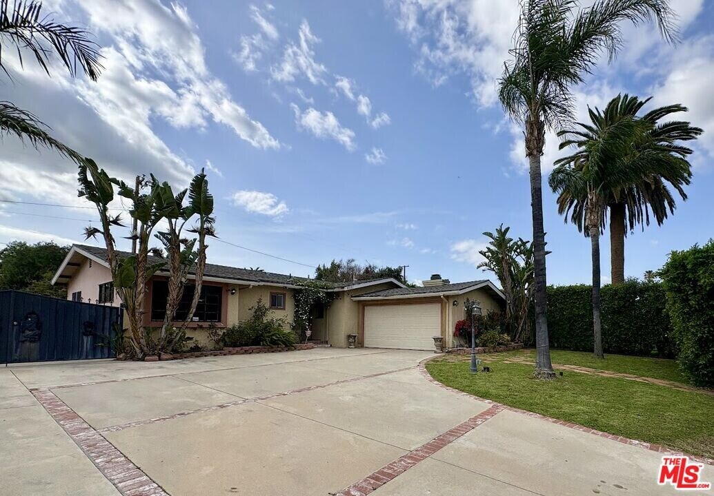 8351 Oso Ave in Los Angeles, CA - Building Photo