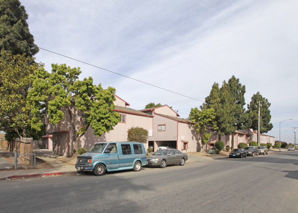 784-792 Garner Ave in Salinas, CA - Building Photo