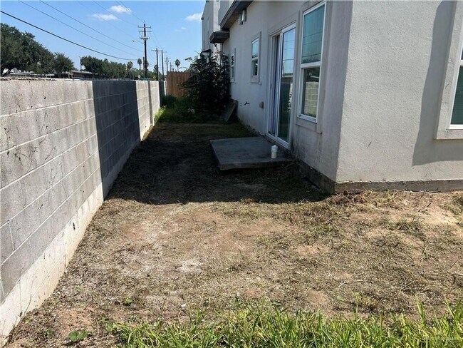1626 W B St in Mission, TX - Building Photo - Building Photo