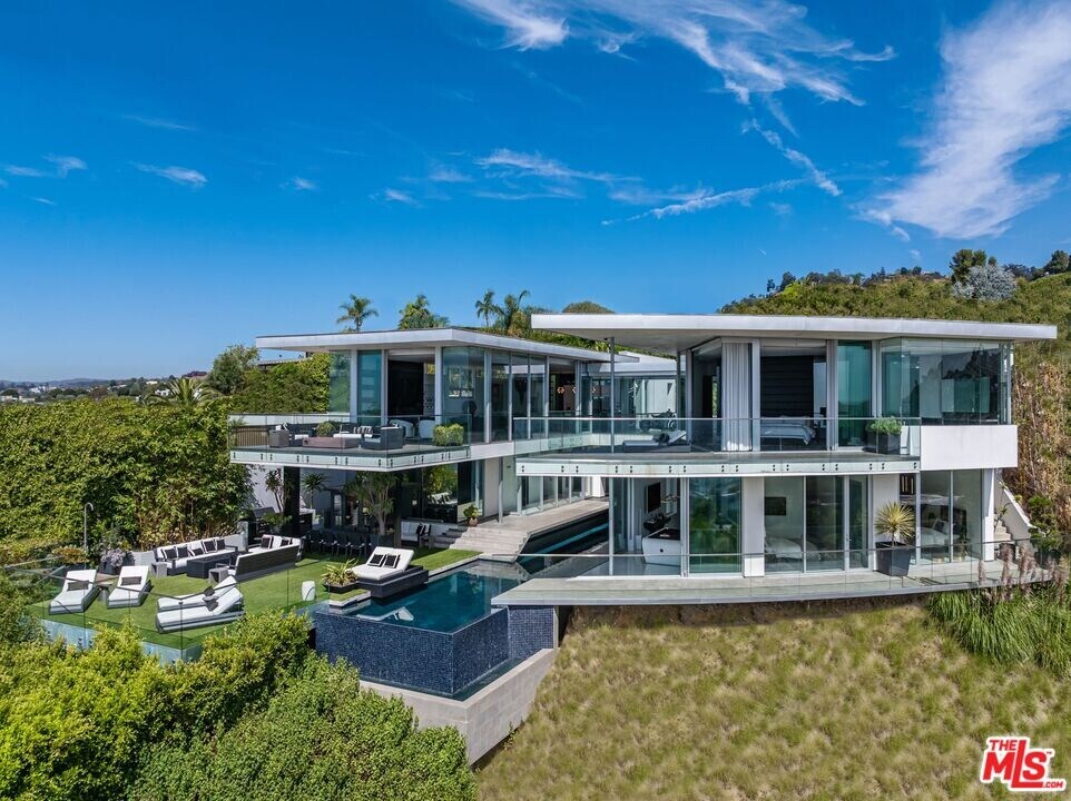 1474 Blue Jay Way in Los Angeles, CA - Building Photo