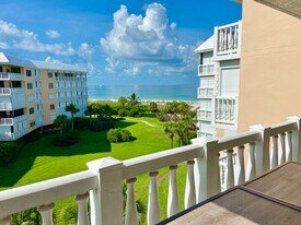 6650 Sunset Way in St Pete Beach, FL - Building Photo