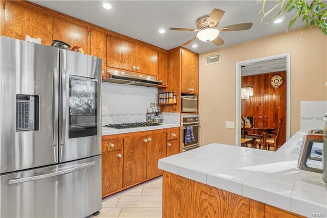 24206 St Edens Cir in Los Angeles, CA - Building Photo - Building Photo