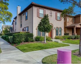 329 Kiawah River Dr in Oxnard, CA - Building Photo - Building Photo