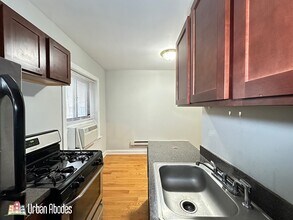 3721 N Pine Grove Ave, Unit M03H in Chicago, IL - Building Photo - Building Photo