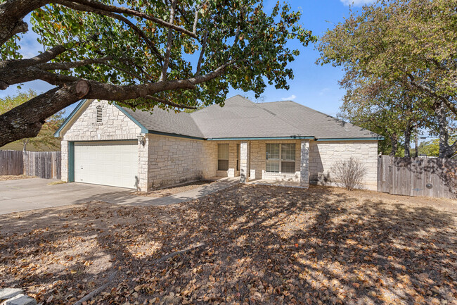 806 Christopher Ave in Round Rock, TX - Foto de edificio - Building Photo