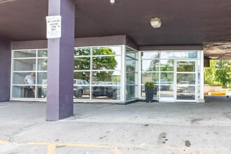 St. Dennis Apartments in Toronto, ON - Building Photo - Building Photo