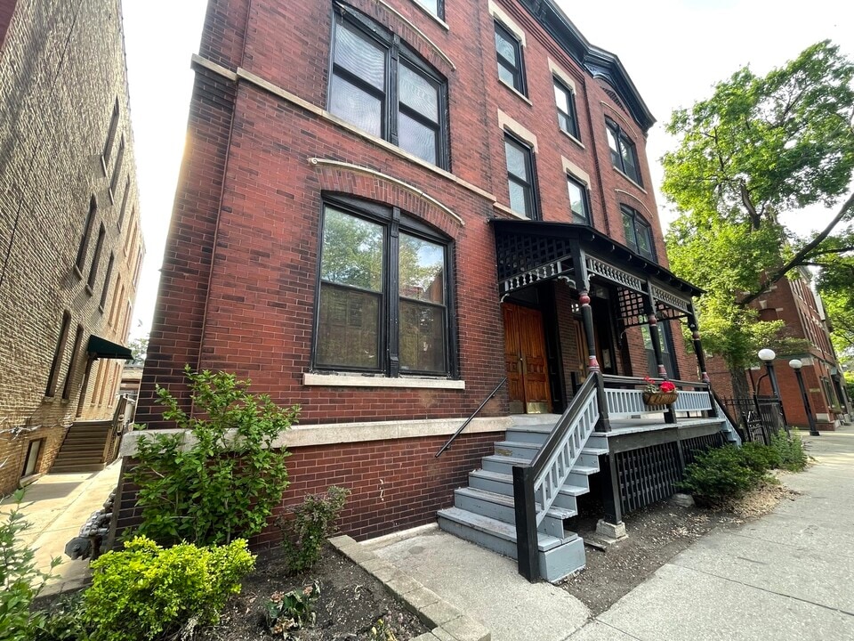 1903 N Sheffield Ave in Chicago, IL - Building Photo