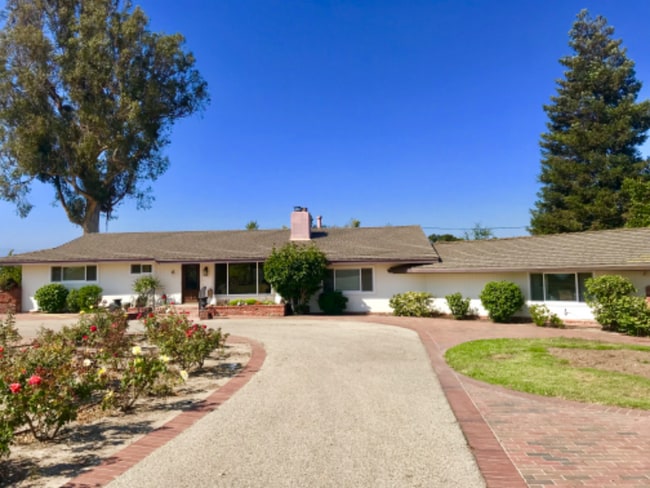 275 Crestview Ave in Camarillo, CA - Building Photo - Building Photo