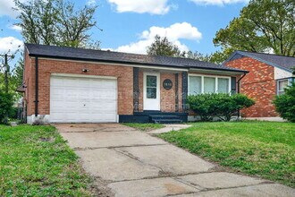 1810 Mora Ln in St. Louis, MO - Building Photo - Building Photo