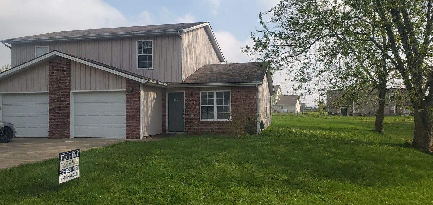 4811 E Schooner Rd in Columbia, MO - Foto de edificio
