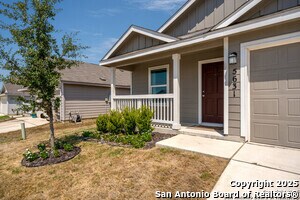 5631 Mount Helen Dr in San Antonio, TX - Foto de edificio - Building Photo