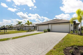 19597 Hinkley Dr in Estero, FL - Building Photo - Building Photo
