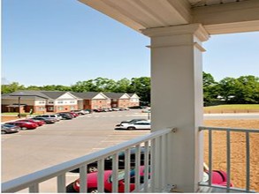 Round Hill Meadows in Orange, VA - Foto de edificio - Building Photo