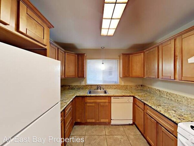 1704 Pleasant Valley Ave in Oakland, CA - Building Photo - Building Photo