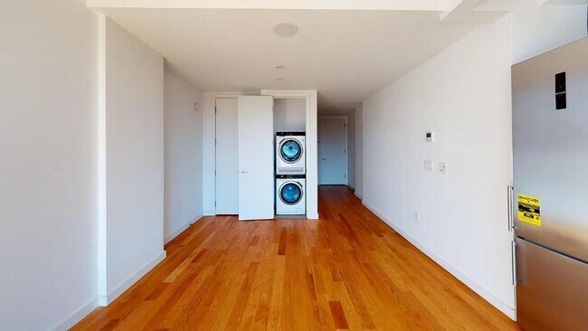 557 Hart St in Brooklyn, NY - Building Photo - Building Photo