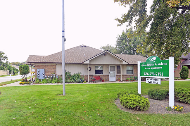 Grandmont Gardens Senior Apartments in Roseville, MI - Foto de edificio - Building Photo