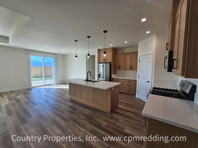 1400 White Water Cir in Redding, CA - Building Photo - Building Photo