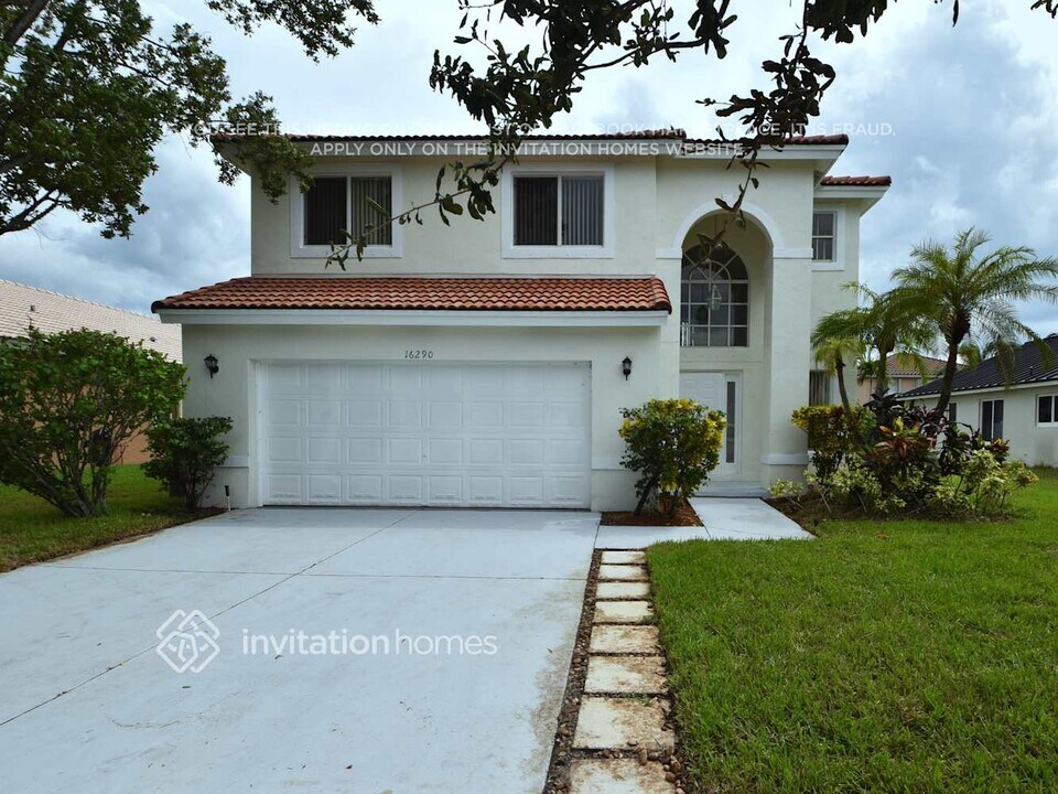 16290 SW 9th St in Pembroke Pines, FL - Building Photo