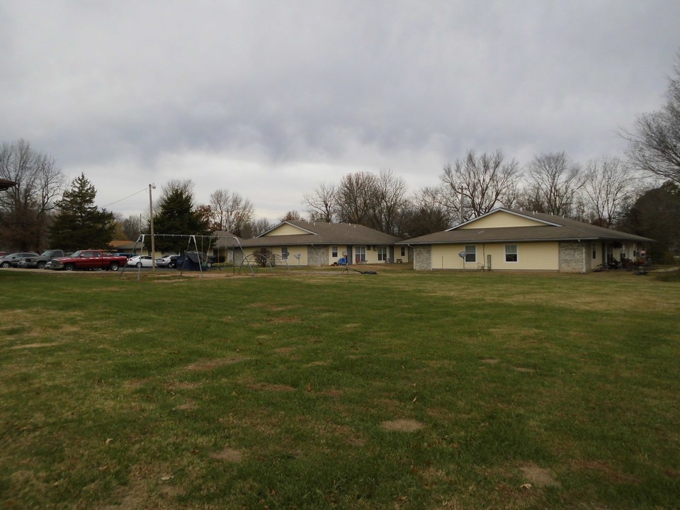 Cedar Tree Apartments in Billings, MO - Building Photo