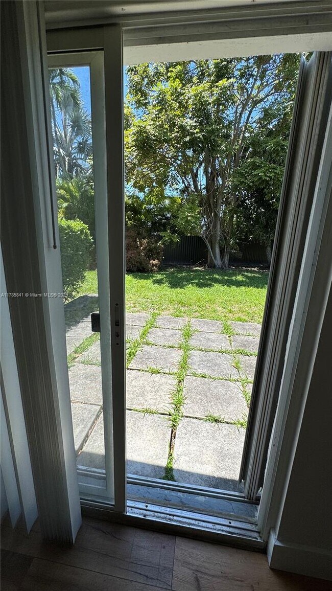 11600 NE 6th Ave in Biscayne Park, FL - Building Photo - Building Photo