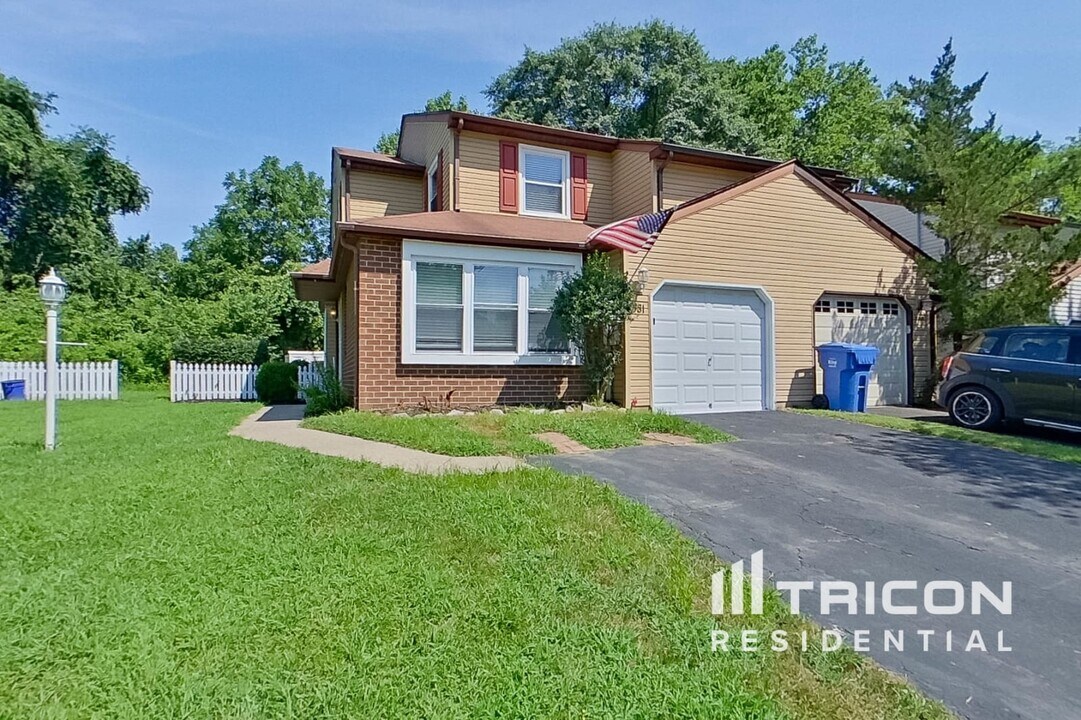 381 Fieldstone Ct in Yardley, PA - Building Photo
