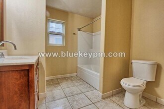 140 NE 156th Ave in Portland, OR - Building Photo - Building Photo