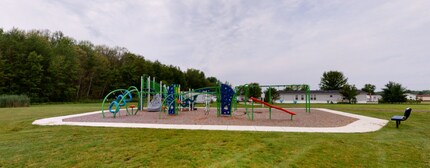 509 Elmwood Ln in Columbus, MI - Foto de edificio - Building Photo