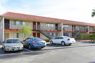Villa Corona Apartments in Las Vegas, NV - Building Photo