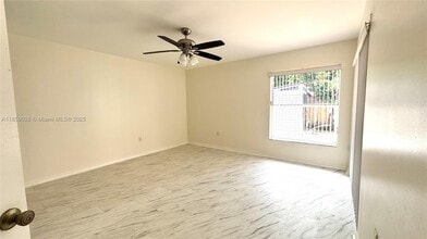 18642 NW 54th Pl in Miami Gardens, FL - Building Photo - Building Photo
