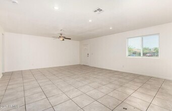 2828 E Chipman Rd, Unit 1 in Phoenix, AZ - Foto de edificio - Building Photo