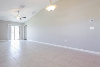 6983 KIng Creek Dr in Sun City Center, FL - Foto de edificio - Building Photo