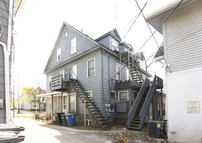 325 E Jefferson St in Ann Arbor, MI - Foto de edificio - Building Photo