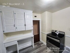 1547 Hillcrest Rd in East Cleveland, OH - Foto de edificio - Building Photo