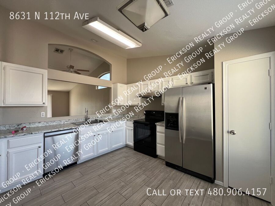 8631 N 112th Ave in Peoria, AZ - Building Photo