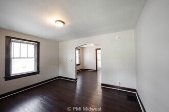 5010 E 10th St in Indianapolis, IN - Building Photo - Building Photo